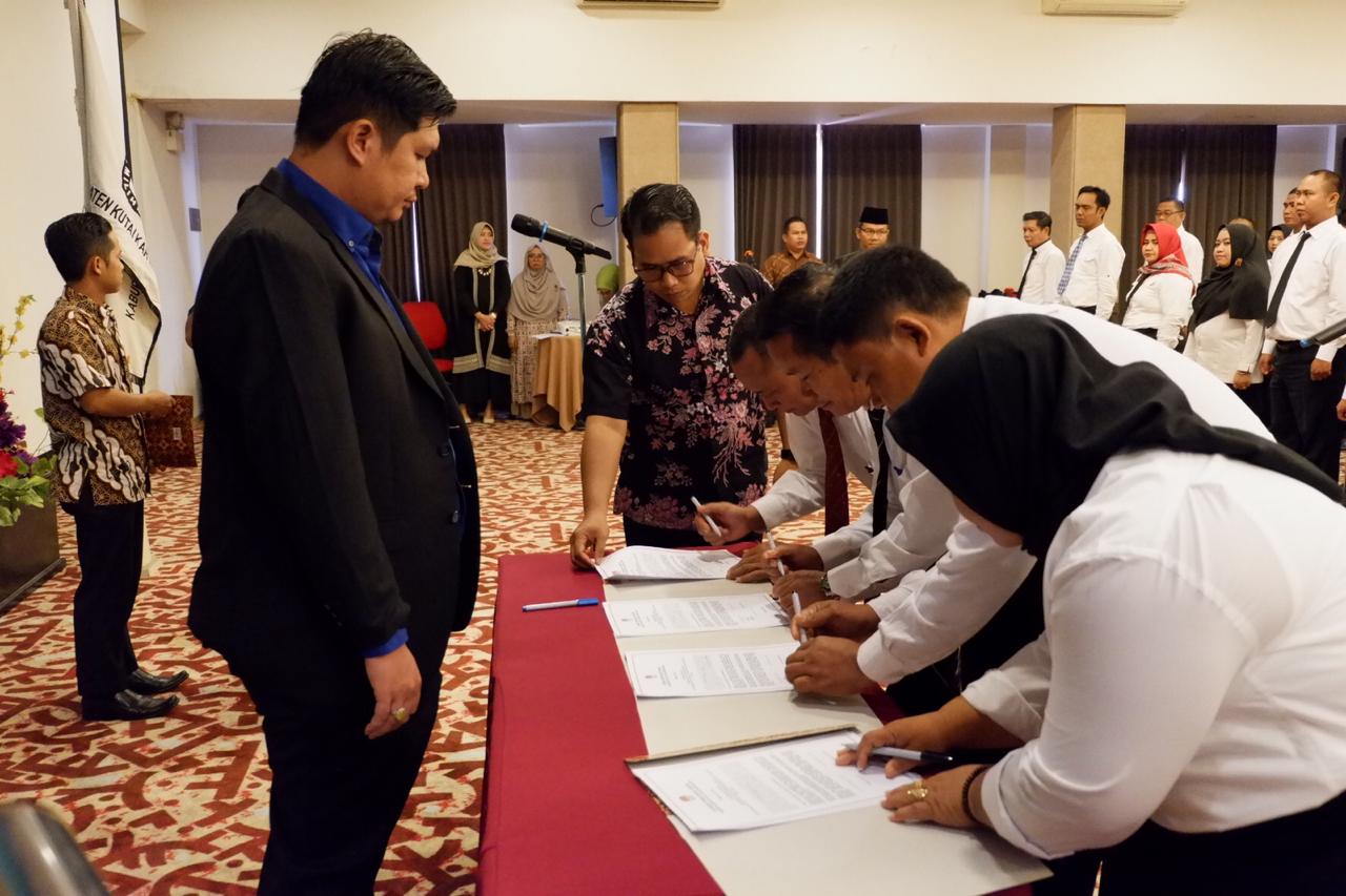 pelantikan kesekretariatan  pemilihan kecamatan se kabupaten kutai kartanegara Tahun 2020